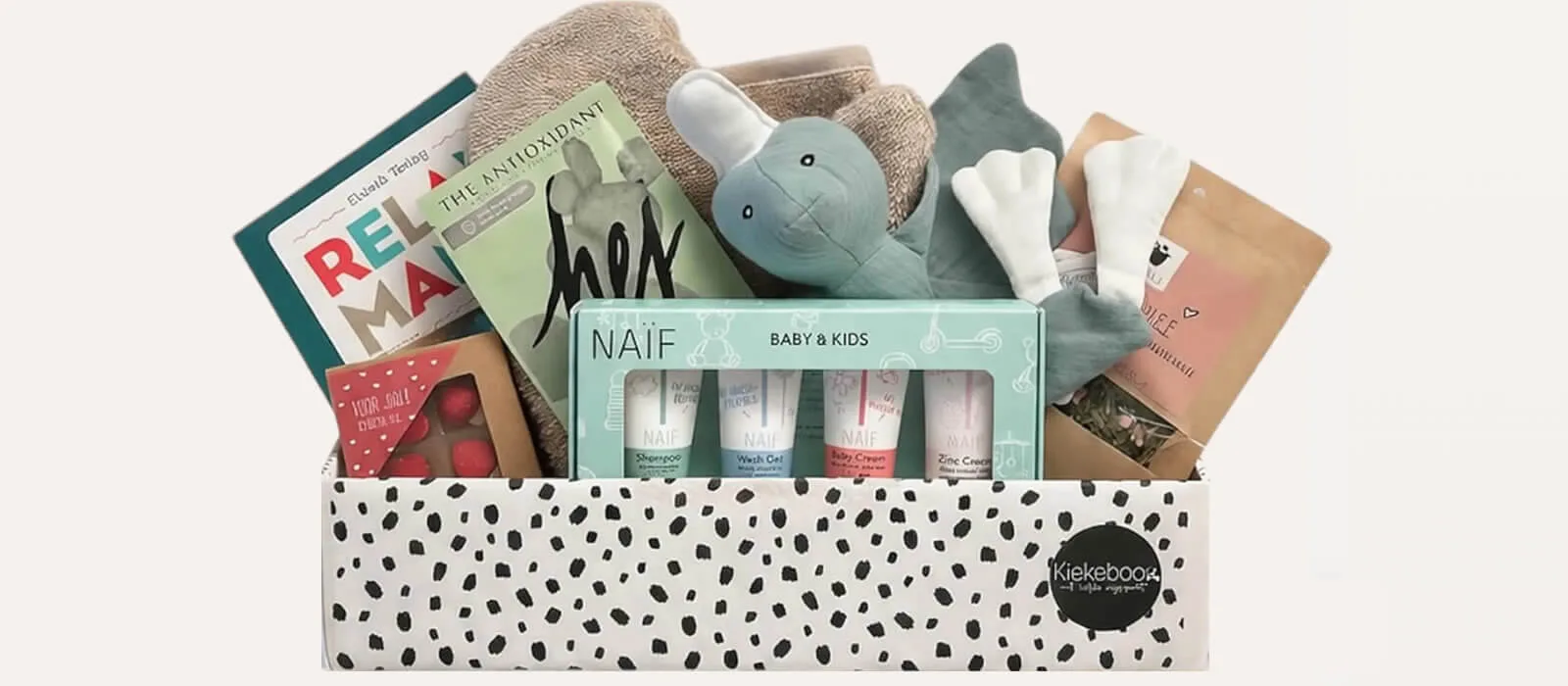 Kraamcadeau kopen met naam, babycadeau in luxe cadeaubox van Kiekebooo
